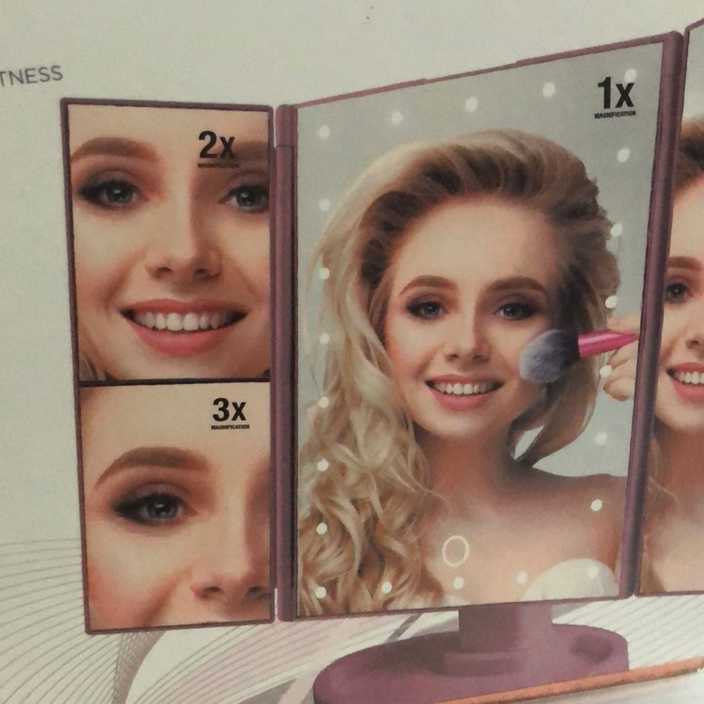 Tri-fold mirror - Picture 2 of 6